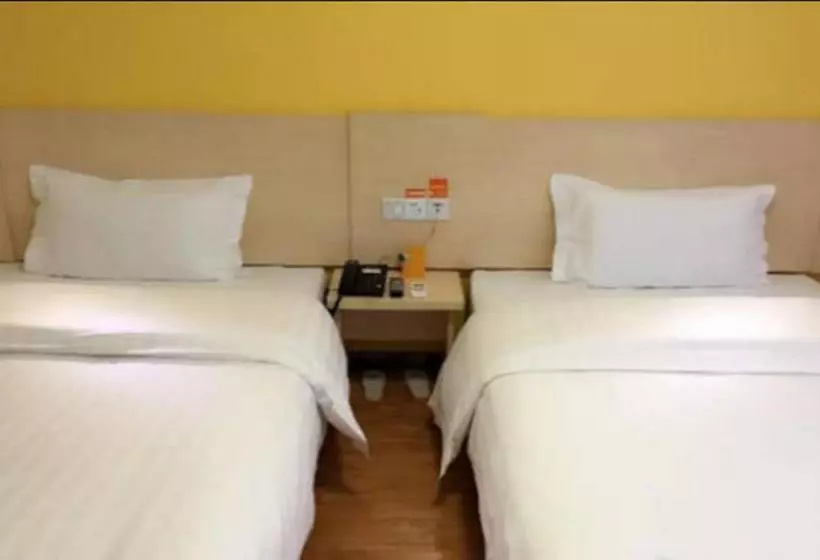 Hotelli 7days Inn Urumuqi West Kashi Road Airport