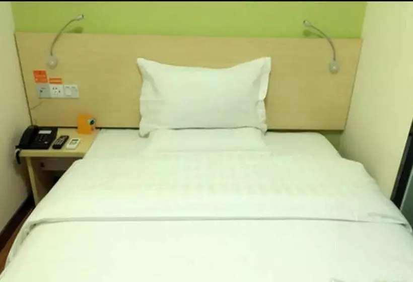 Hotelli 7days Inn Urumuqi West Kashi Road Airport