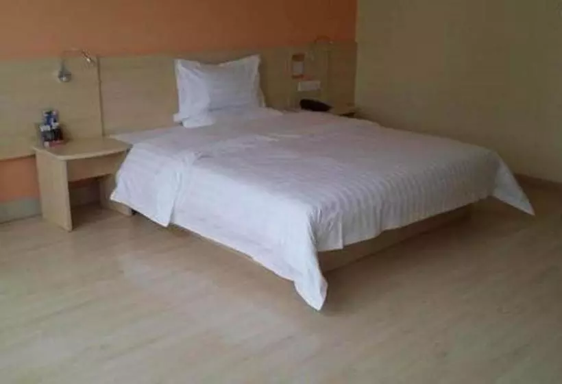 Hotelli 7days Inn Urumuqi West Kashi Road Airport