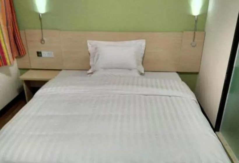 Hotelli 7days Inn Urumuqi West Kashi Road Airport