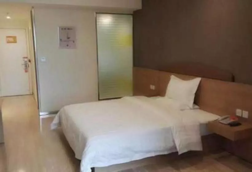 Hotelli 7days Inn Urumuqi West Kashi Road Airport