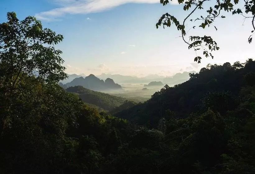 Hotelli Our Jungle House