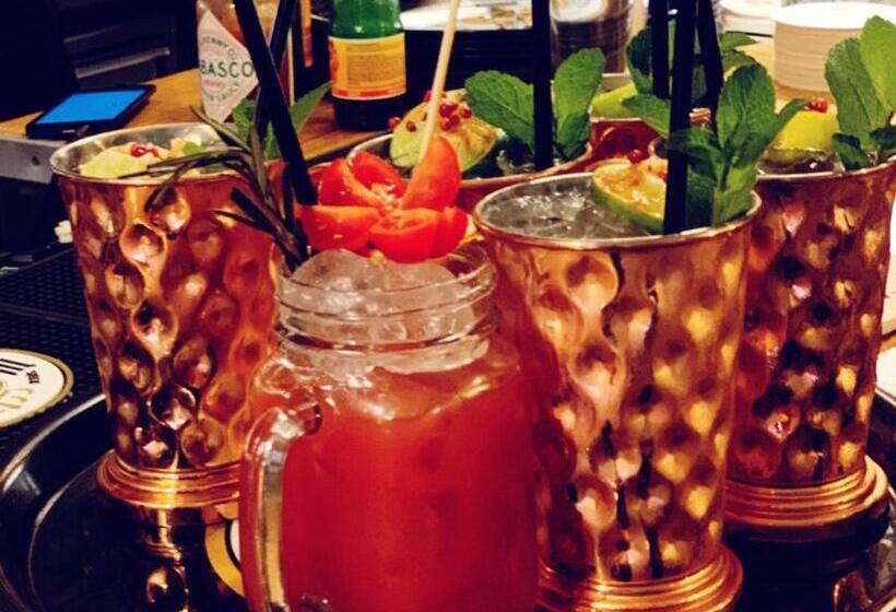 تختخواب و صبحانه Pepper Suite