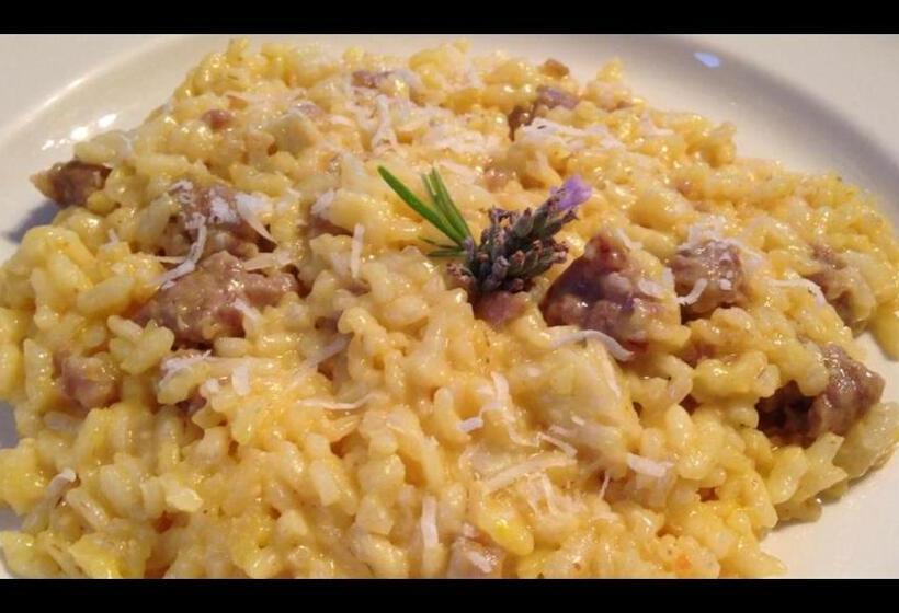 تختخواب و صبحانه Pepper Suite