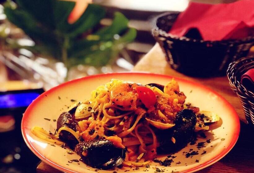 تختخواب و صبحانه Pepper Suite