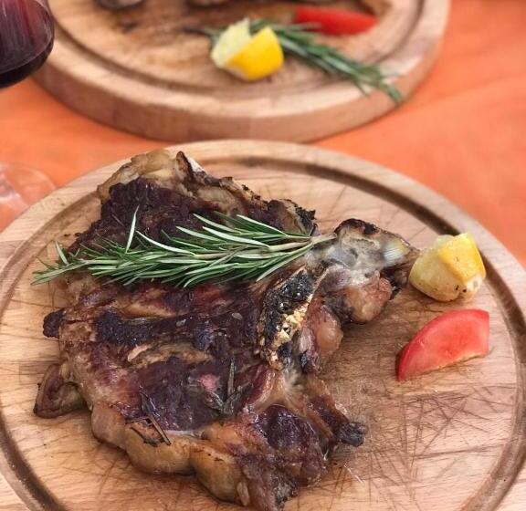 تختخواب و صبحانه Pepper Suite