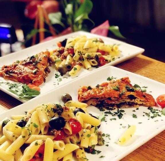 تختخواب و صبحانه Pepper Suite