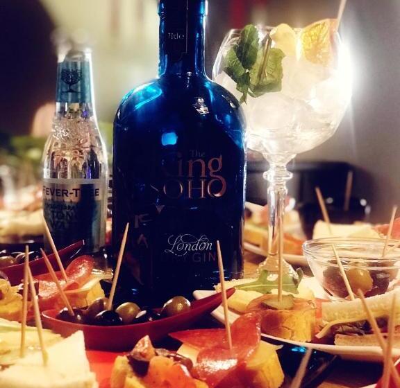 تختخواب و صبحانه Pepper Suite