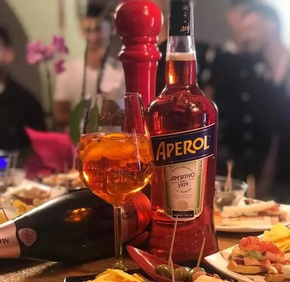 تختخواب و صبحانه Pepper Suite