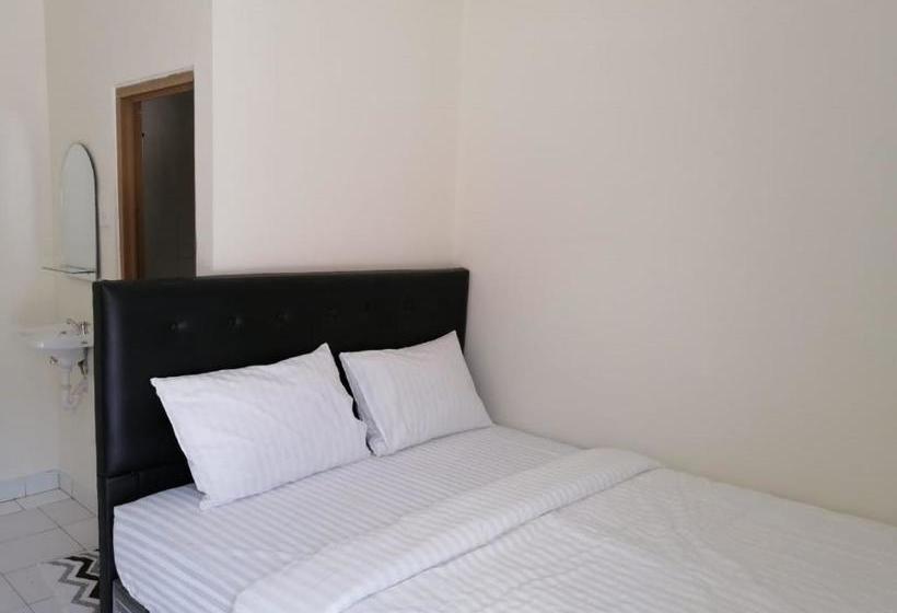 בית מלון כפרי Spot On 3708 Rancabali Homestay