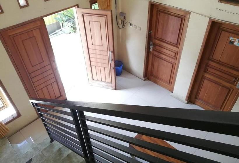 בית מלון כפרי Spot On 3708 Rancabali Homestay