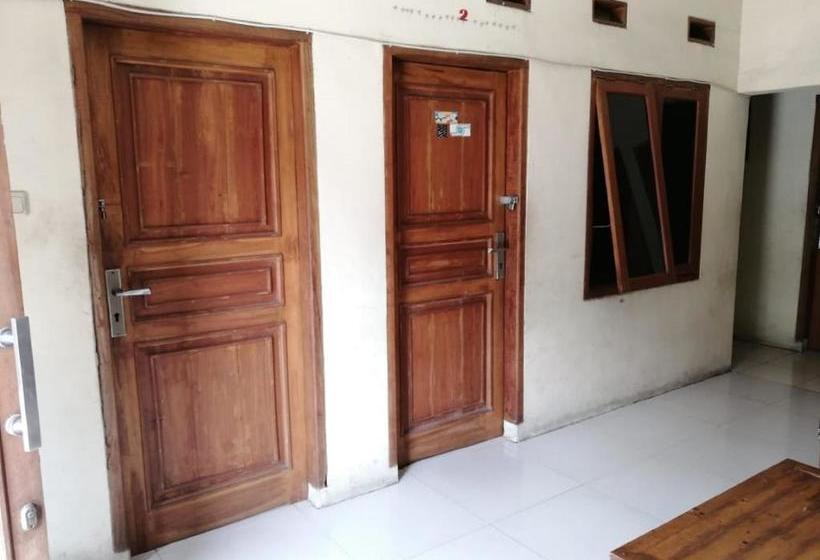 בית מלון כפרי Spot On 3708 Rancabali Homestay