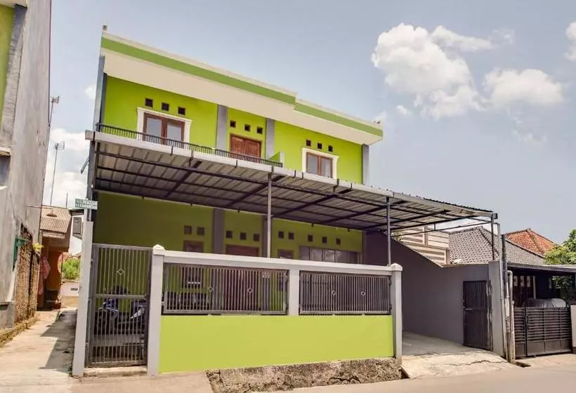 Hotelli Spot On 3708 Rancabali Homestay