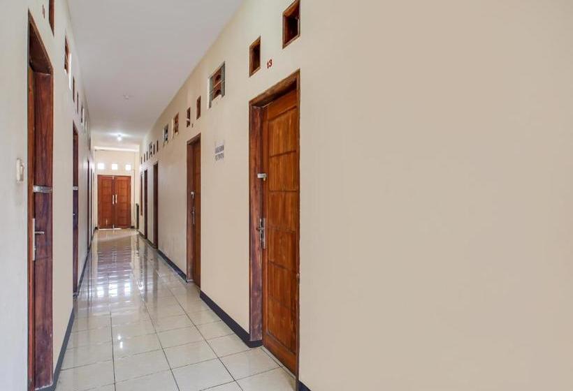 בית מלון כפרי Spot On 3708 Rancabali Homestay