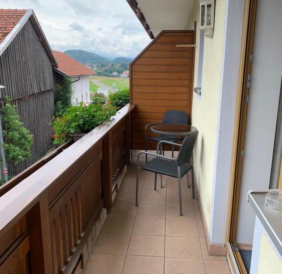 הוסטל Landgasthof Achatz