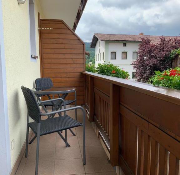 הוסטל Landgasthof Achatz