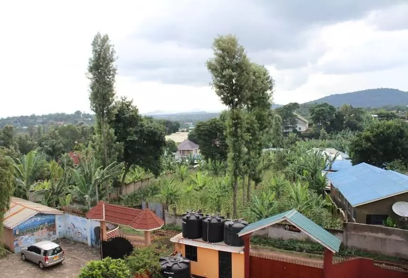 هتل Arusha Family Retreat Resort
