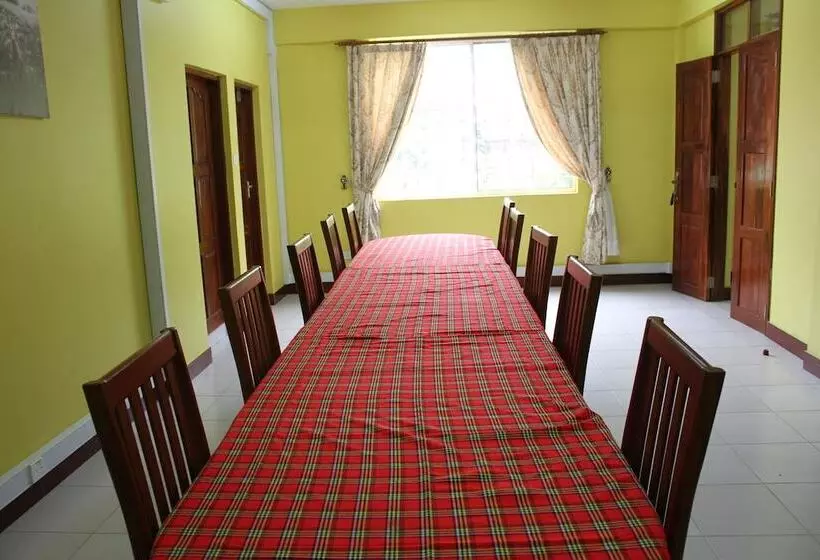 هتل Arusha Family Retreat Resort