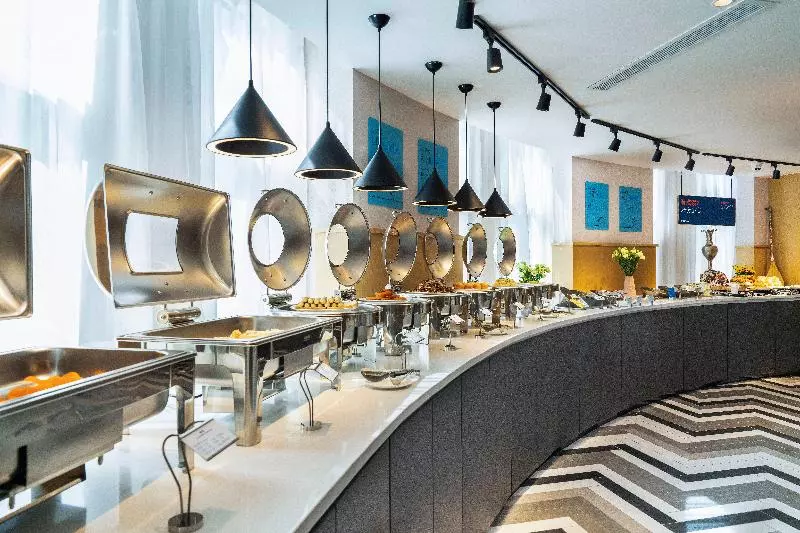 Hotelli Holiday Inn Express Urumqi Station By Ihg