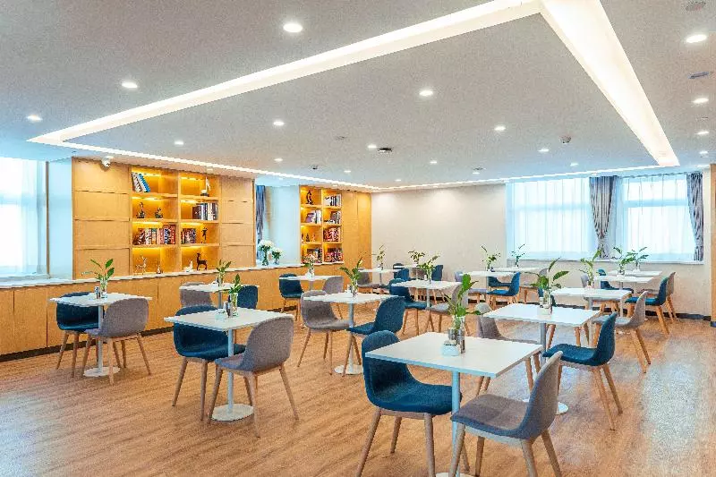 Hotelli Holiday Inn Express Urumqi Station By Ihg