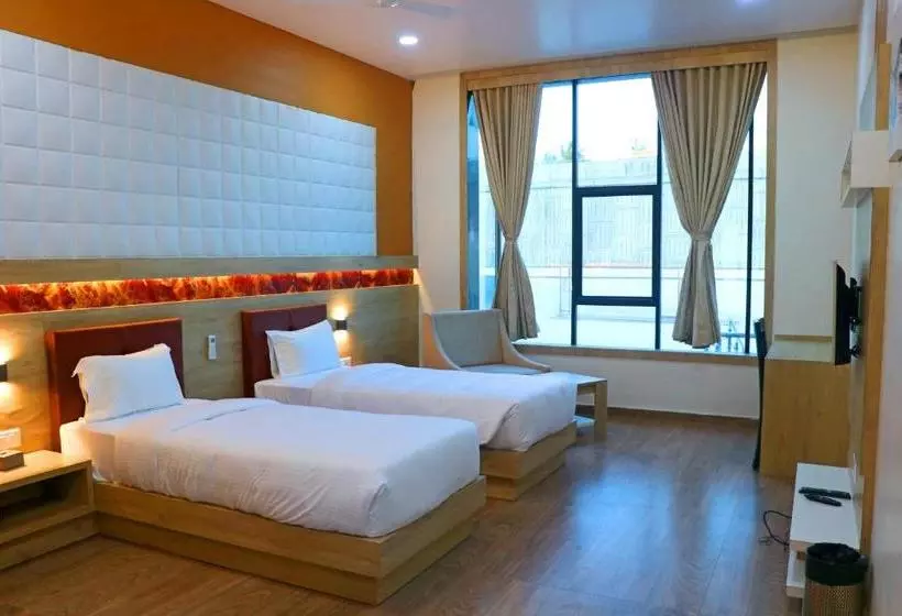 ホテル The Grand Astoria Somanth