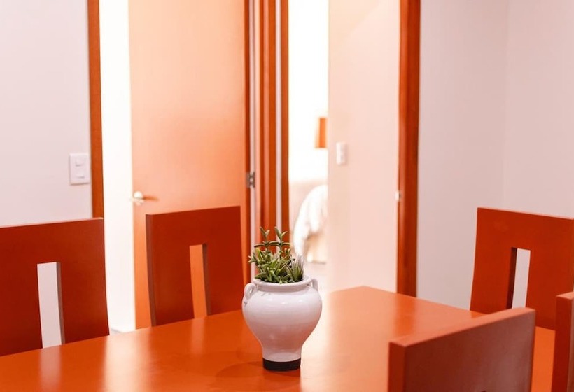 La Lola Hotel & Suites