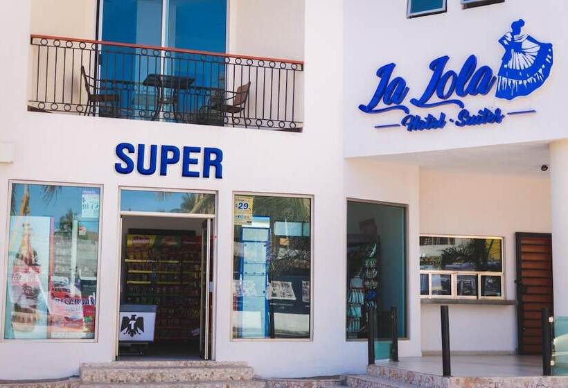 La Lola Hotel & Suites