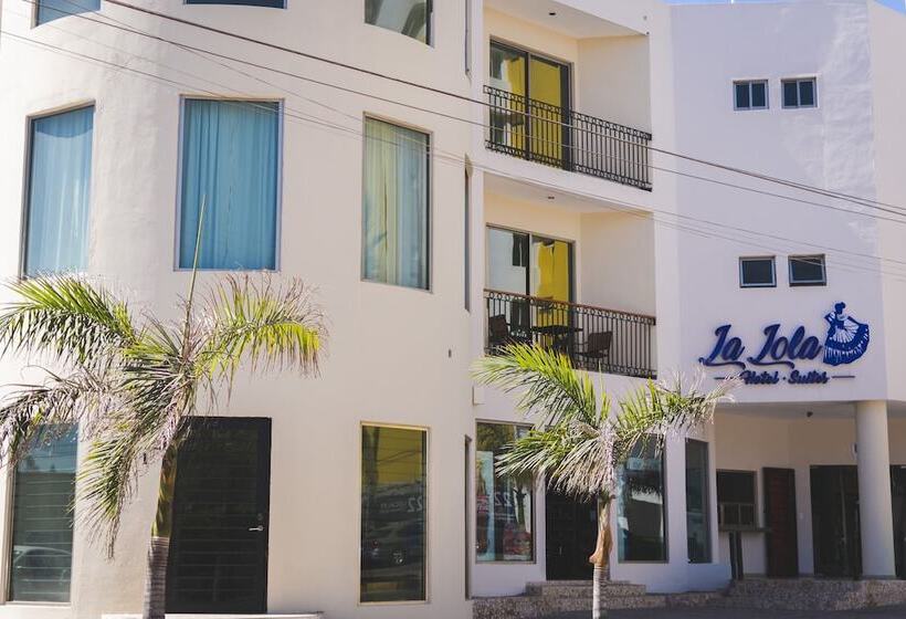 La Lola Hotel & Suites