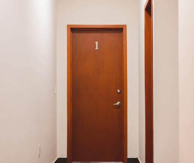 La Lola Hotel & Suites