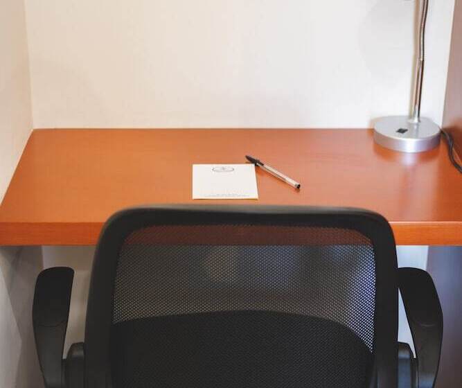 La Lola Hotel & Suites