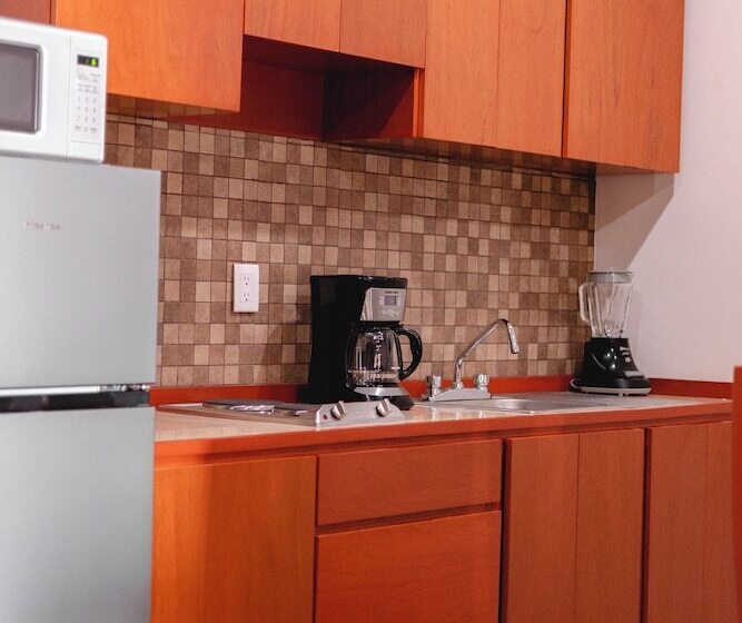 La Lola Hotel & Suites