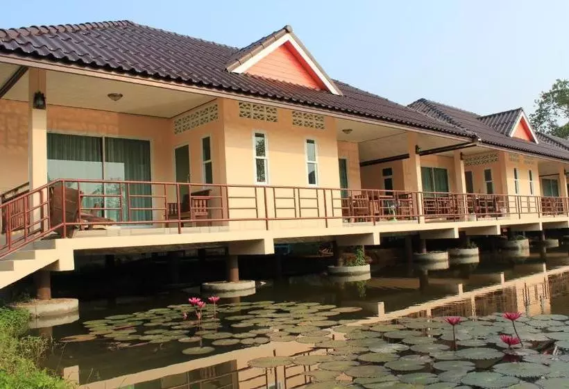 Pensiune Leaf House