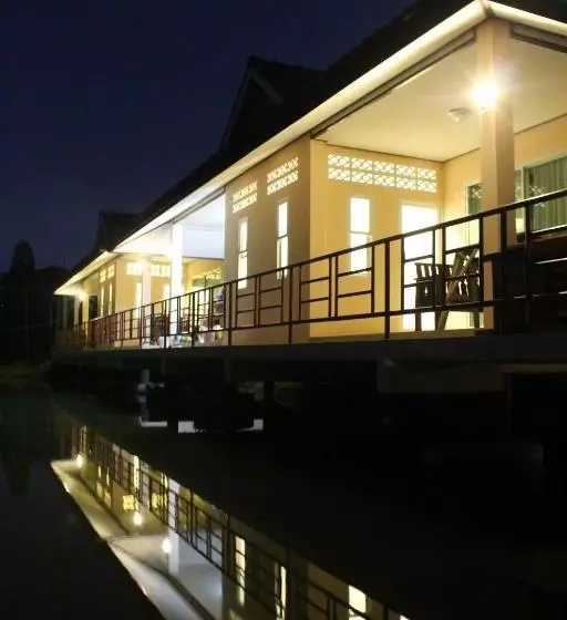 Pensiune Leaf House