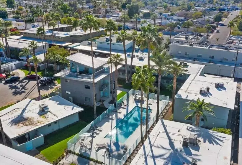ベッドアンドブレックファースト Walkable Ots Mid Century Condo Pool