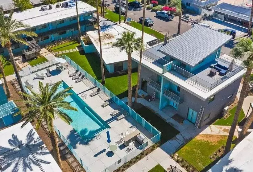 ベッドアンドブレックファースト Walkable Ots Mid Century Condo Pool
