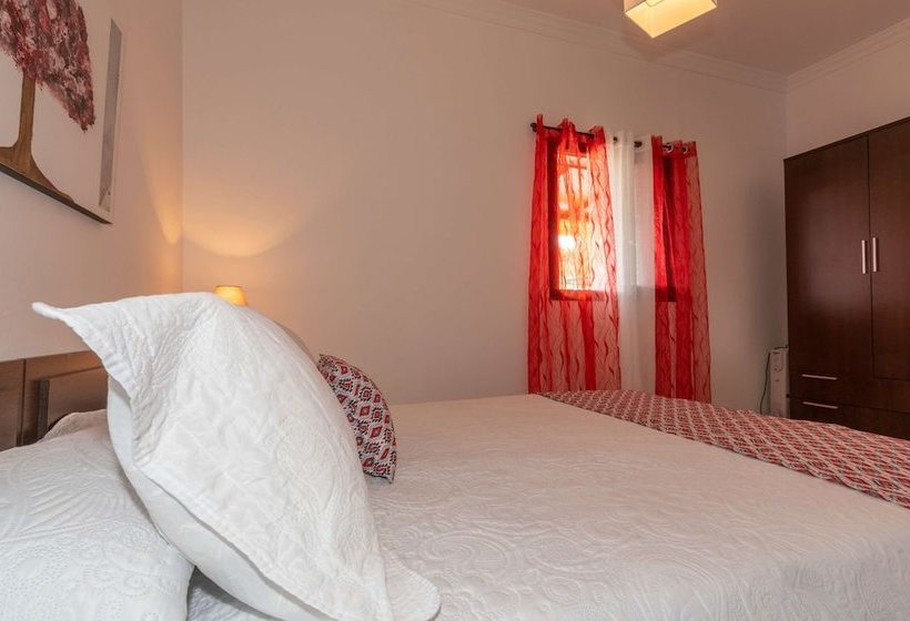 Casa De Vacaciones Con Piscina Compartida Ii