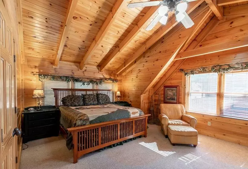 Smokystays 5 Bedroom Cabin