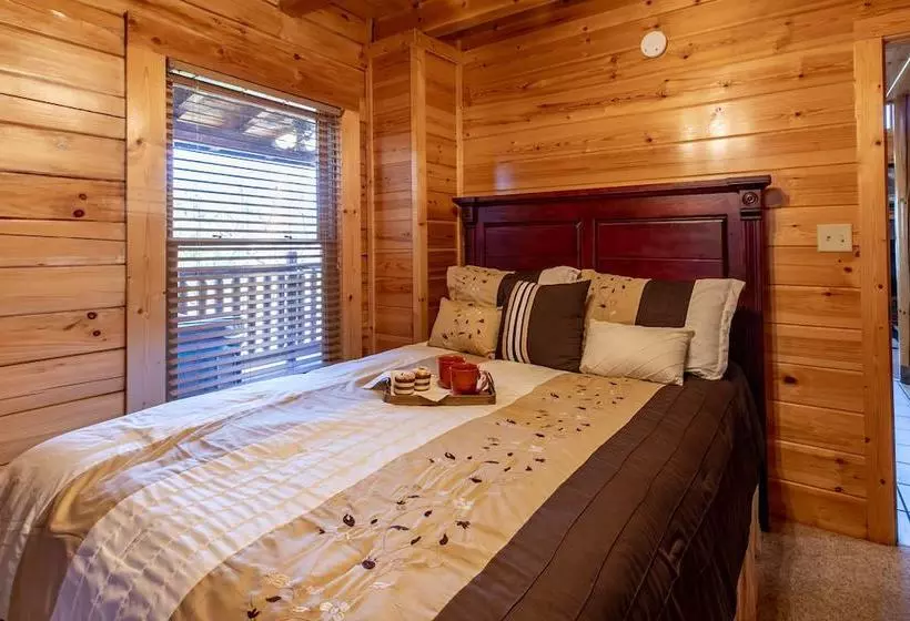 Smokystays 5 Bedroom Cabin
