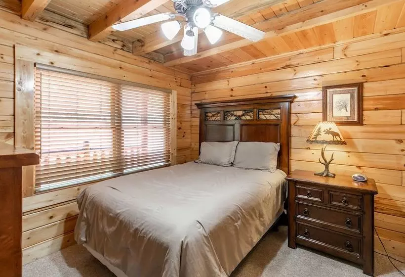 Smokystays 5 Bedroom Cabin