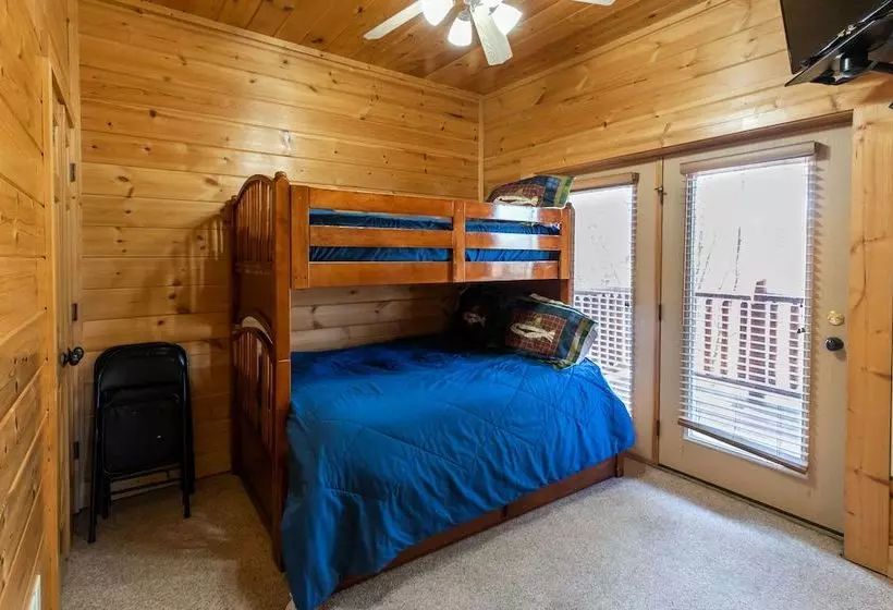 Smokystays 5 Bedroom Cabin