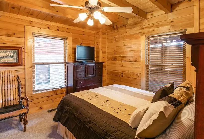 Smokystays 5 Bedroom Cabin