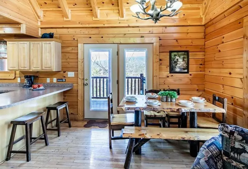 Smokystays 5 Bedroom Cabin