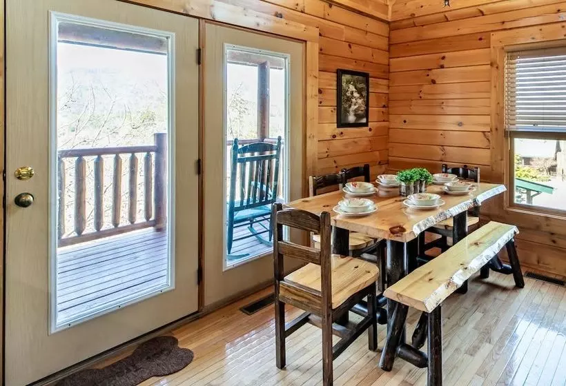 Smokystays 5 Bedroom Cabin