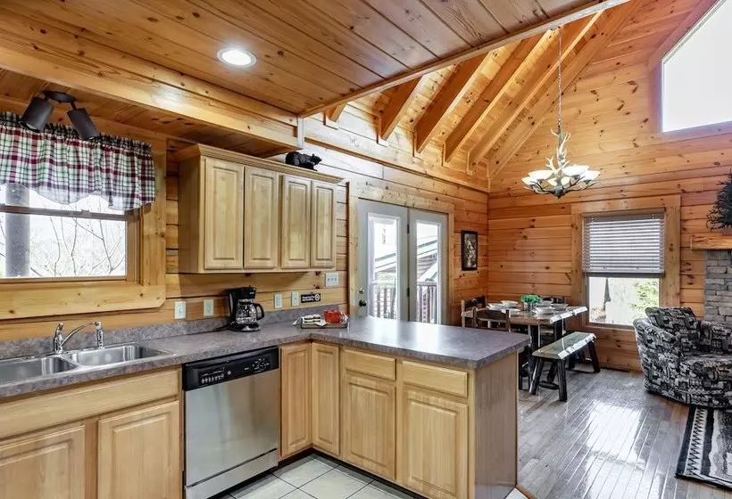 Smokystays 5 Bedroom Cabin