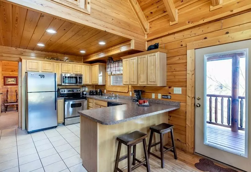 Smokystays 5 Bedroom Cabin