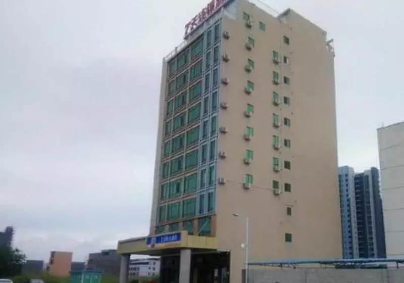 Hotelli 7days Inn Heyuan University City Branch