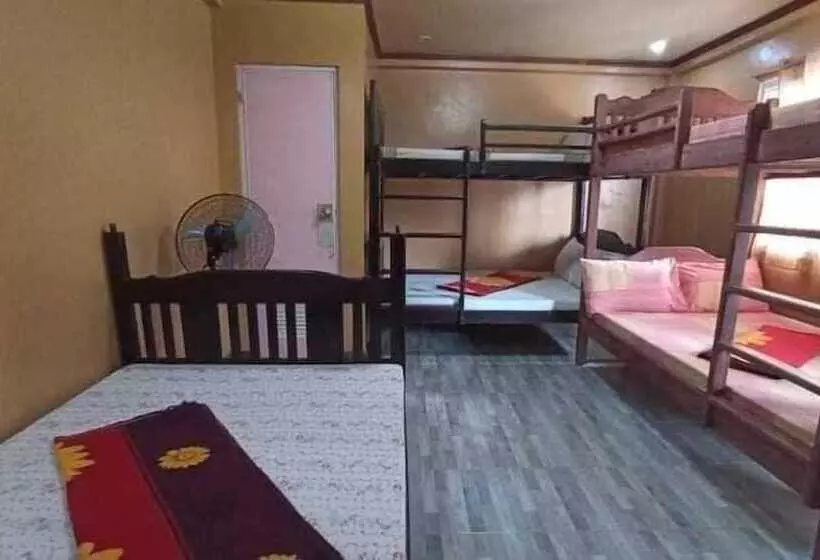 Hotelli Megi Beach House