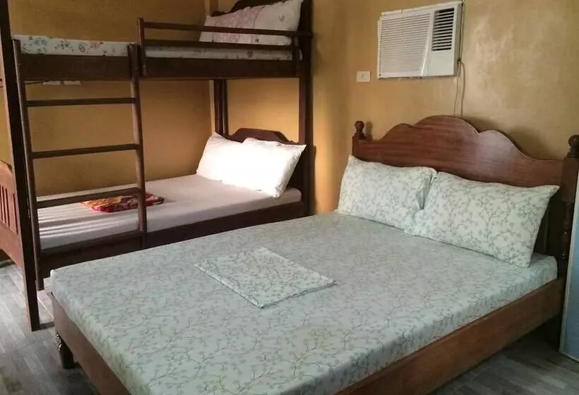 Hotelli Megi Beach House