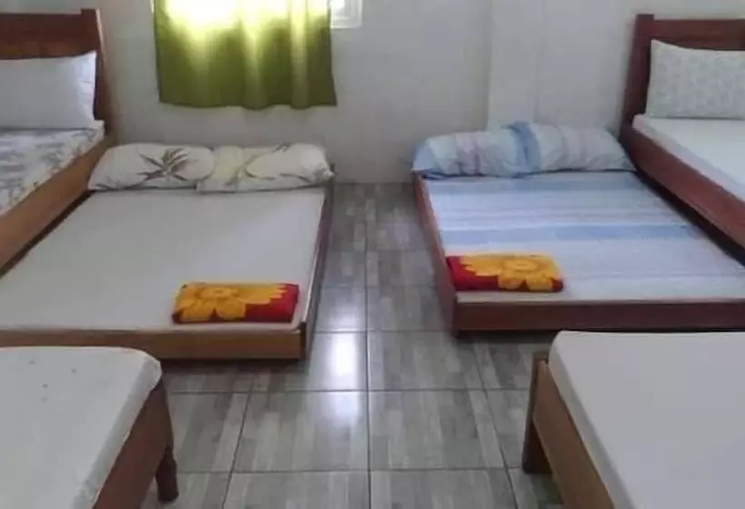 Hotelli Megi Beach House