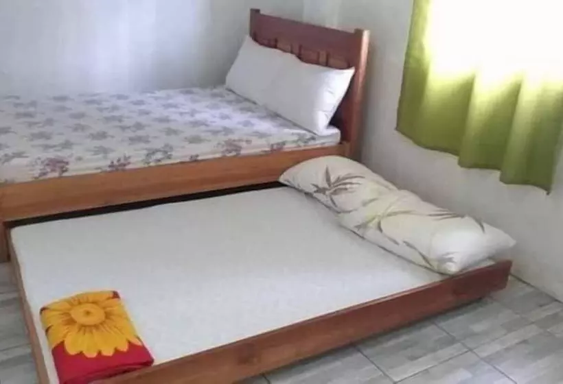 Hotelli Megi Beach House